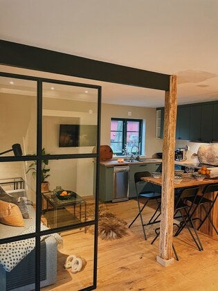 7982EAD5-2267-4352-B9BA-849AA80F0186