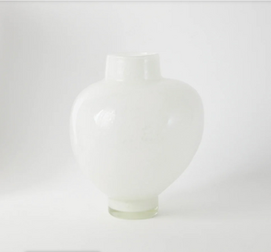 Vit vas oregelbunden form Stor