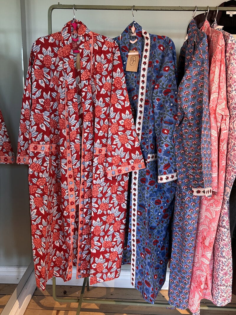 Kimono lila blommor