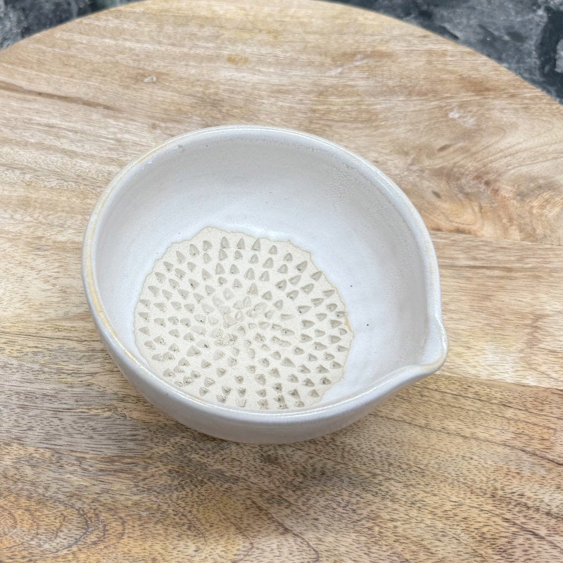 Sandfärgad vinägrettskål | Egen kollektion | Fransk keramiker