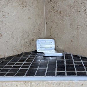 Azur Rostfri tvålförvaring för resan | Med dränering | Hållbart resande