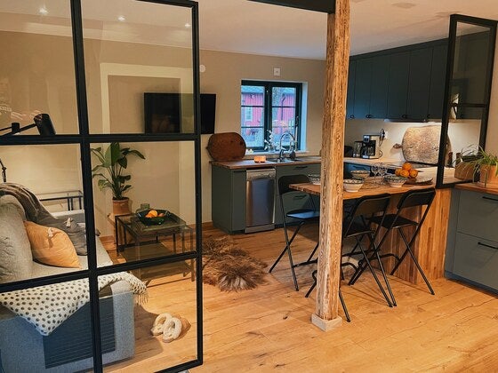 9D70D039-8935-4F5B-8443-0B461A33FC5F