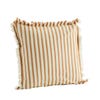 Randigt kuddfodral i honung med fransar 50x50 cm