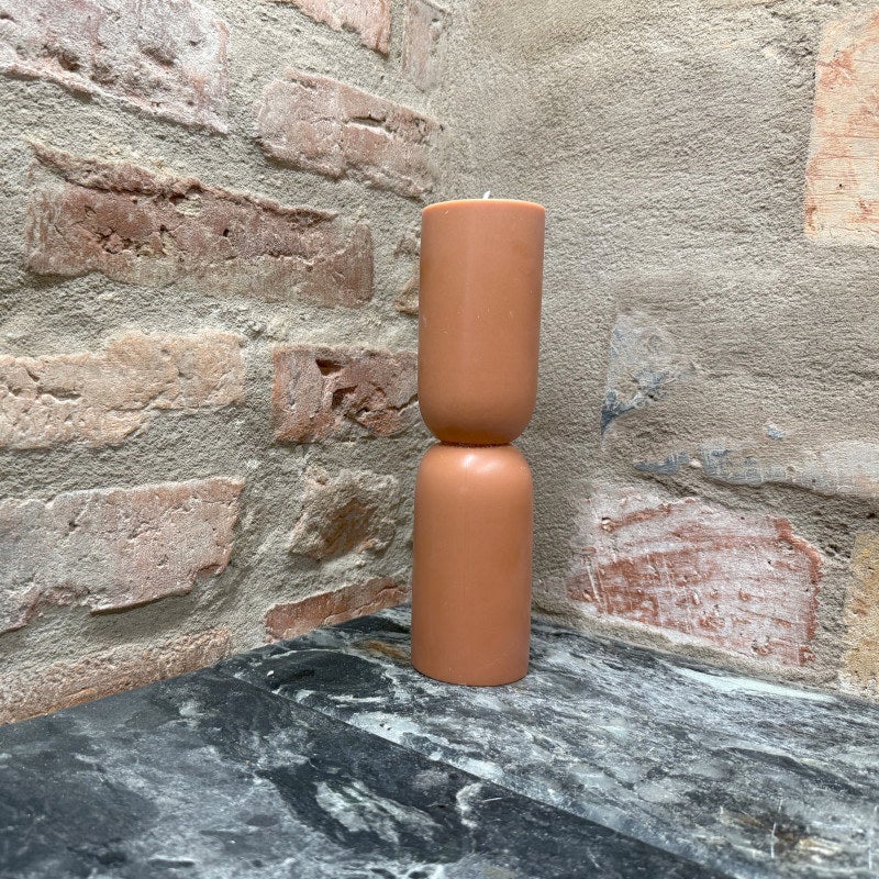 Organiskt Palmvaxljus i Terrakotta från Originalhome H:25cm