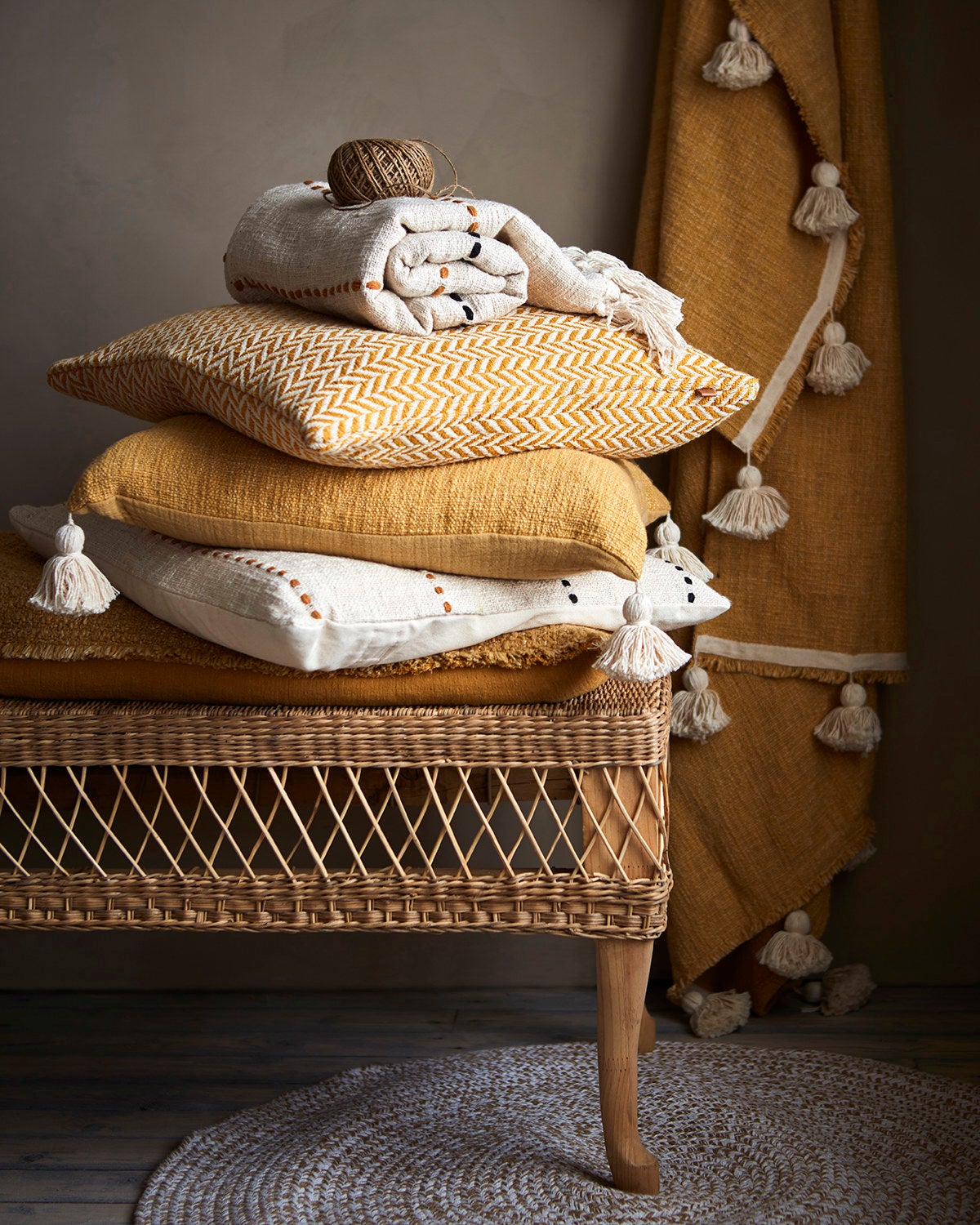 MAJA Kuddfodral, Elfenben/svart/senapsgul