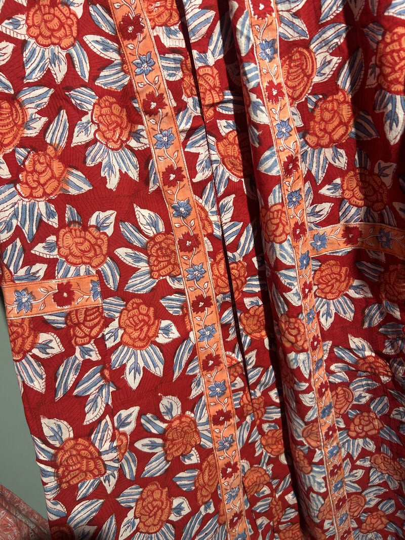 Kimono röd blommor